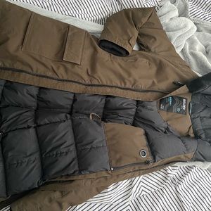 Selling a size medium TNA Bancroft Parka in Dark Olive!